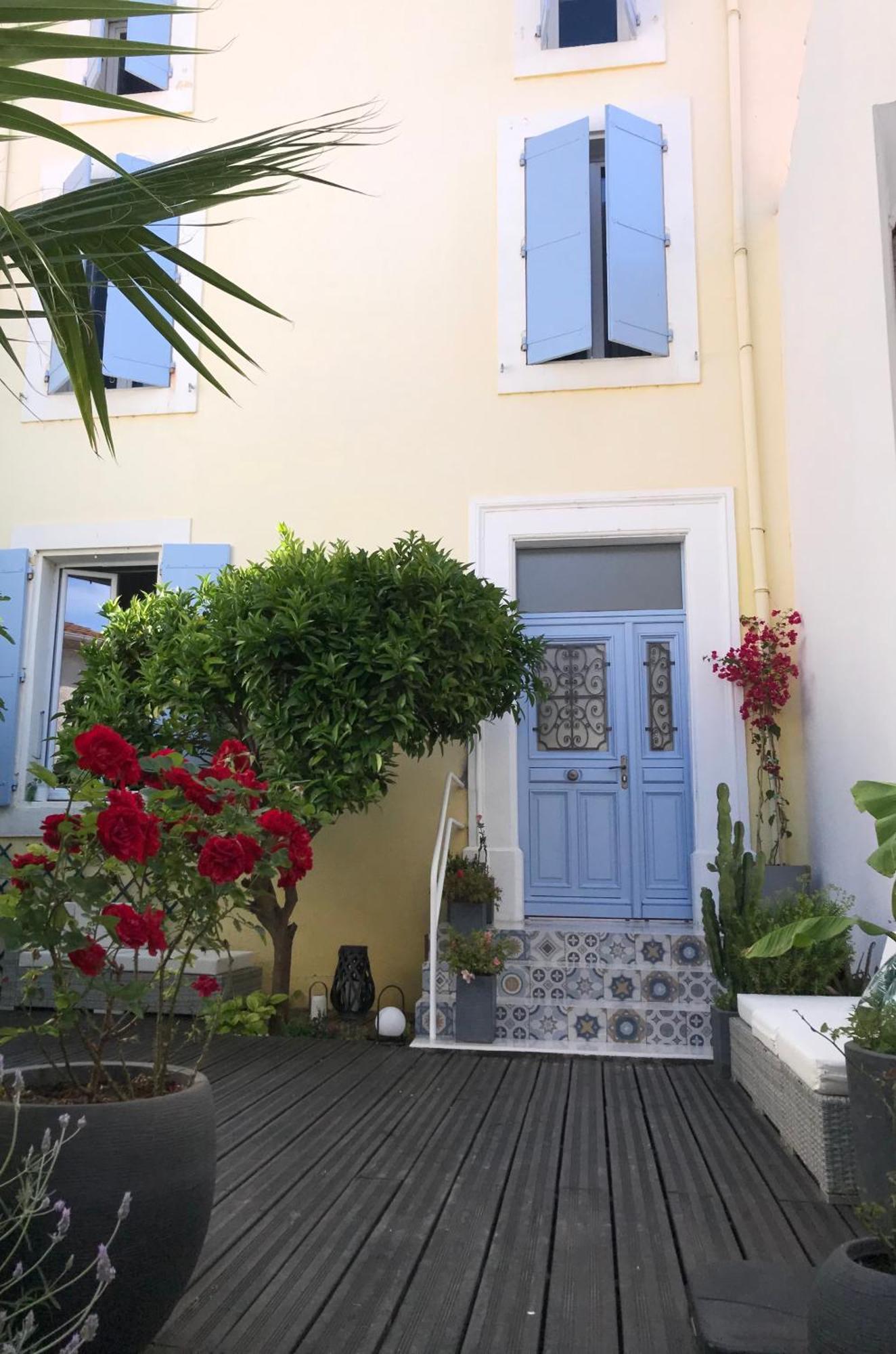 Notre Maison Aux Volets Bleus Ouveillan Ngoại thất bức ảnh